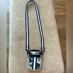 Camouflage cell phone side bag